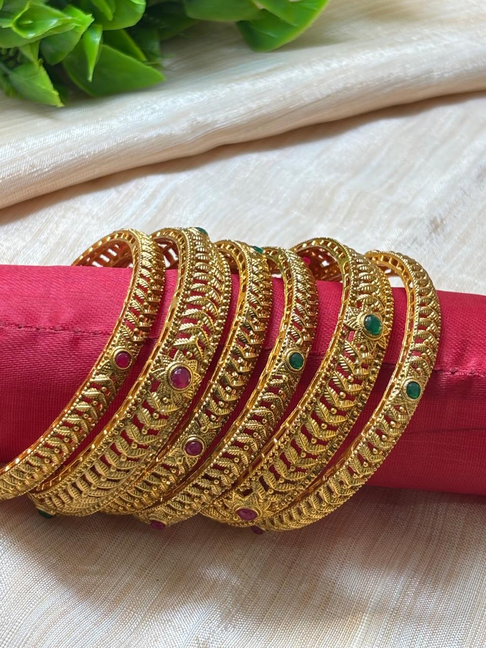Classic Antique Bangles (Set of 6 Piece) BNG021