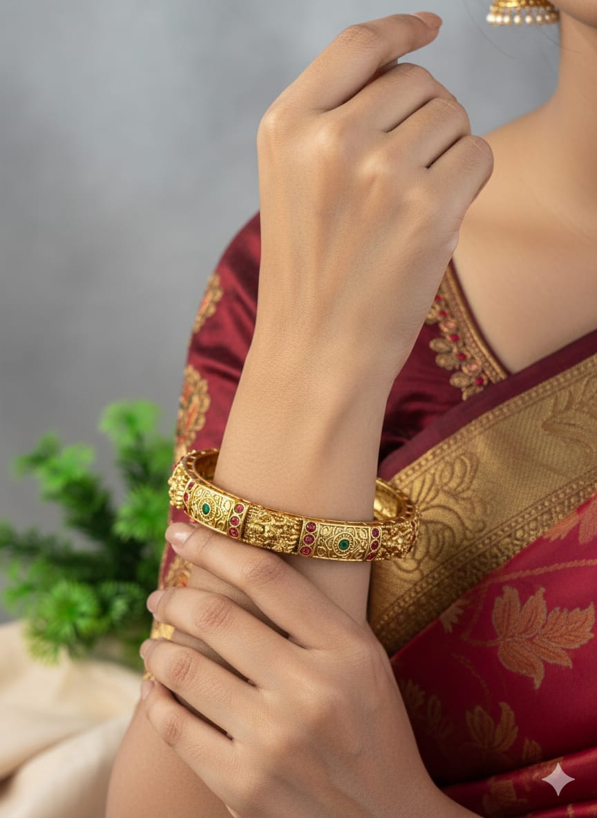 Classic Temple Bangles (Set of 2 piece) BNG023