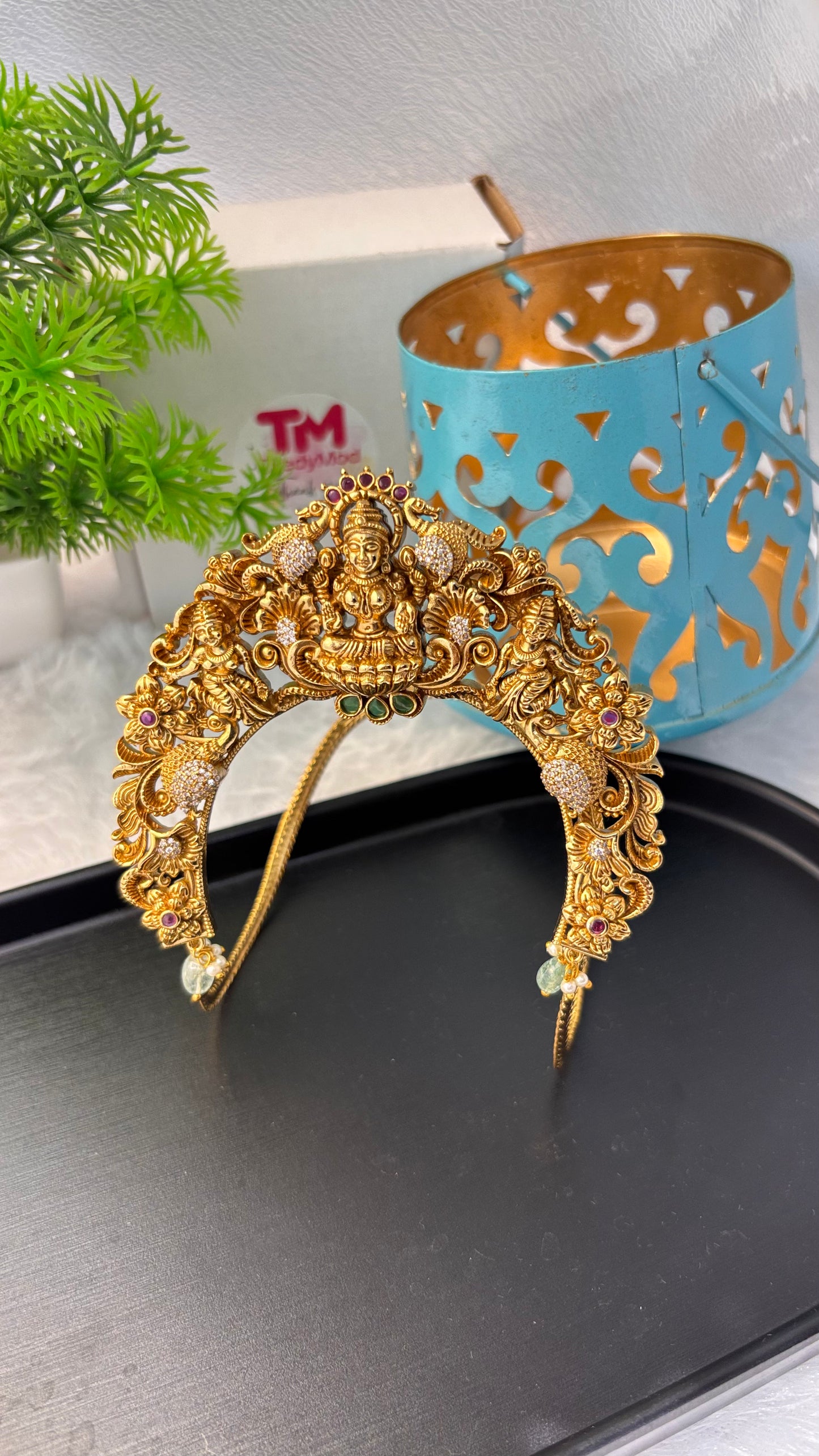 Traditional Temple Antique gold Vanki VANK002