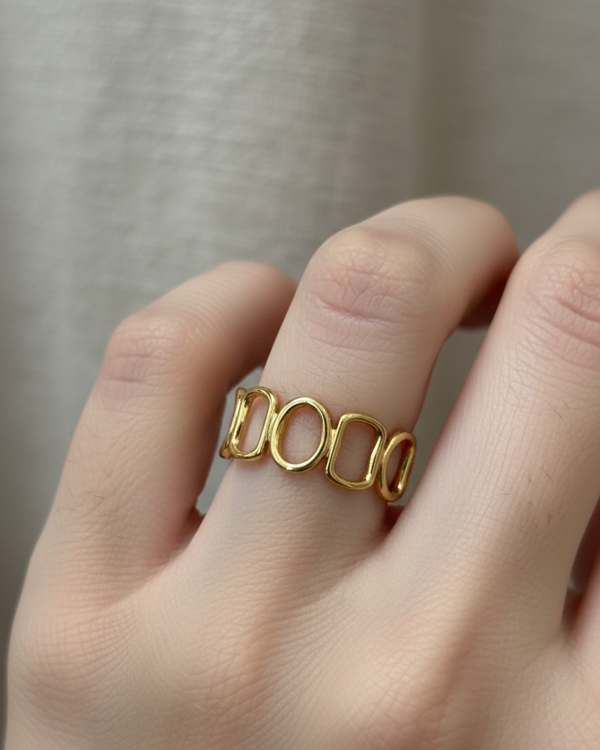 Elegant Gold Link Design Finger Ring RNG002