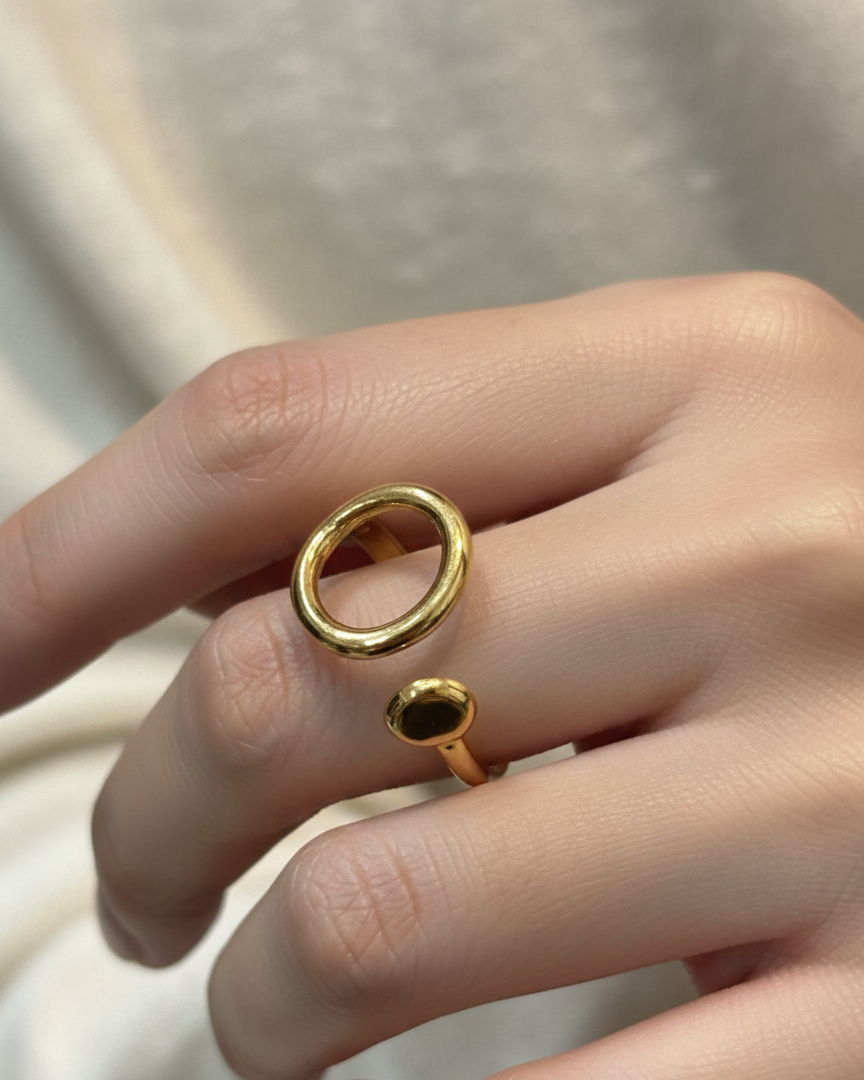 Elegant Gold Loop Adjustable Finger Ring RNG001