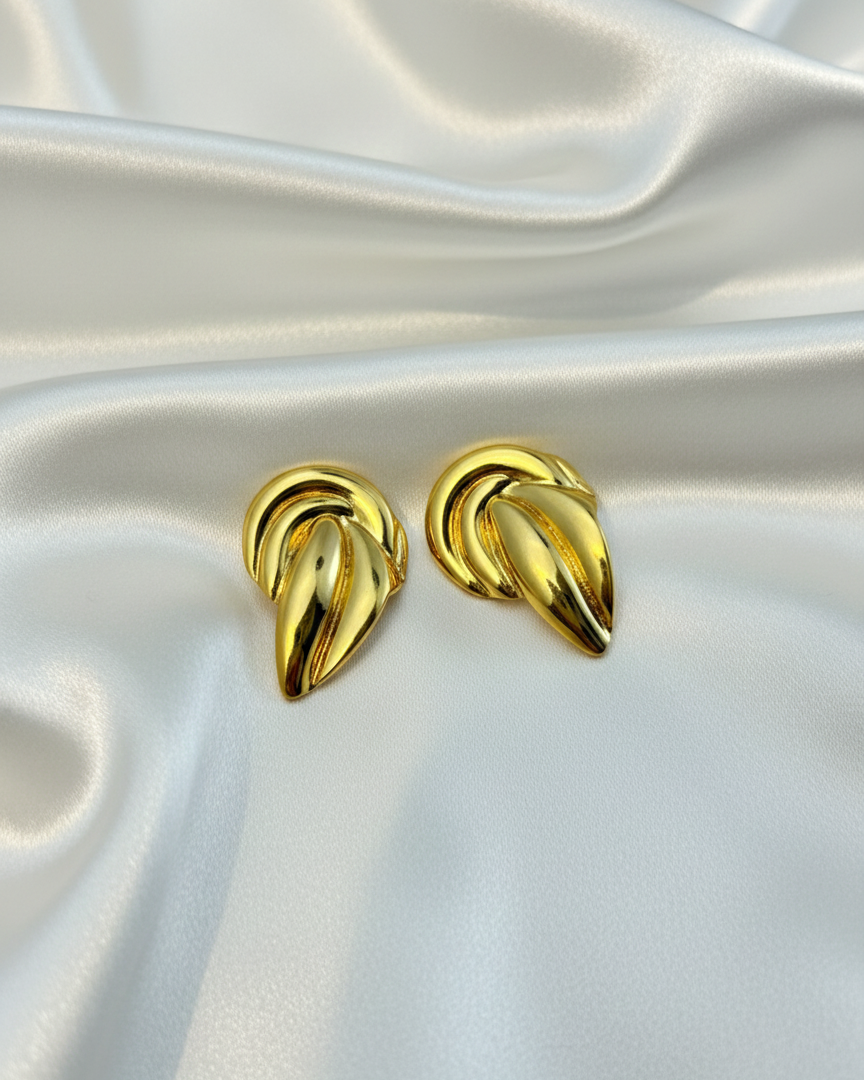 Elegant Gold-Tone Leaf Stud Earrings DFE017