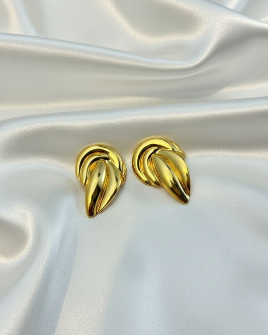 Elegant Gold-Tone Leaf Stud Earrings DFE017