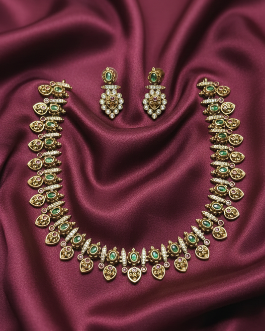 Emerald Victorian Minimal Necklace VCT002