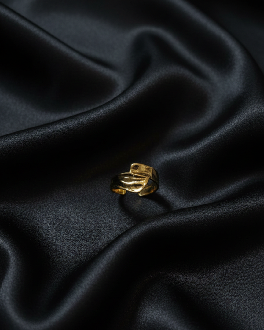 Golden Everlasting Swirl Ring RNG004