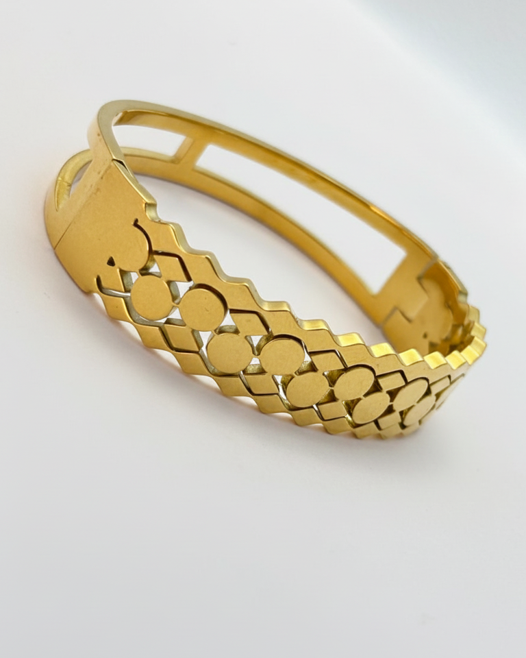 Elegant Honeycomb-Style Gold Bracelet BRC008