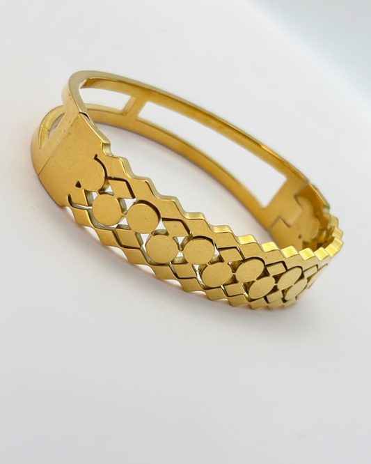 Elegant Honeycomb-Style Gold Bracelet BRC008