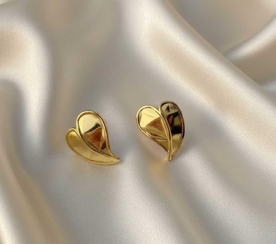 Classic 18K Gold Finish Leaf Curve Ear Studs DFE022