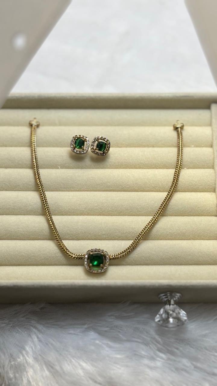 Minimal Green Choker Ch017