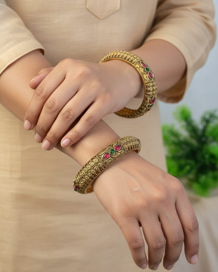 Antique Finish Stone Studded Bangles (Set of 2 Piece) BNG017