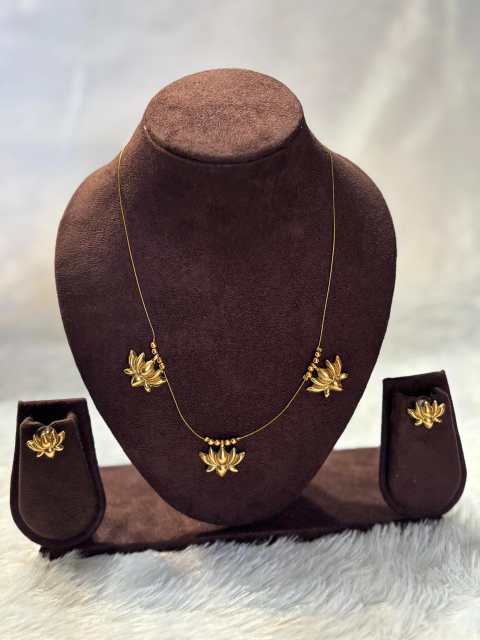 Invisible Lotus minimal necklace MIN003