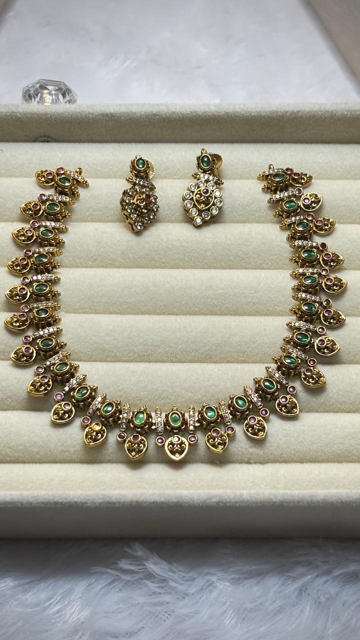 Emerald Victorian Minimal Necklace VCT002