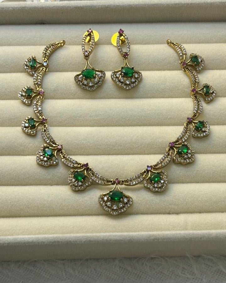 Emarald Victorian Minimal Necklace VCT004