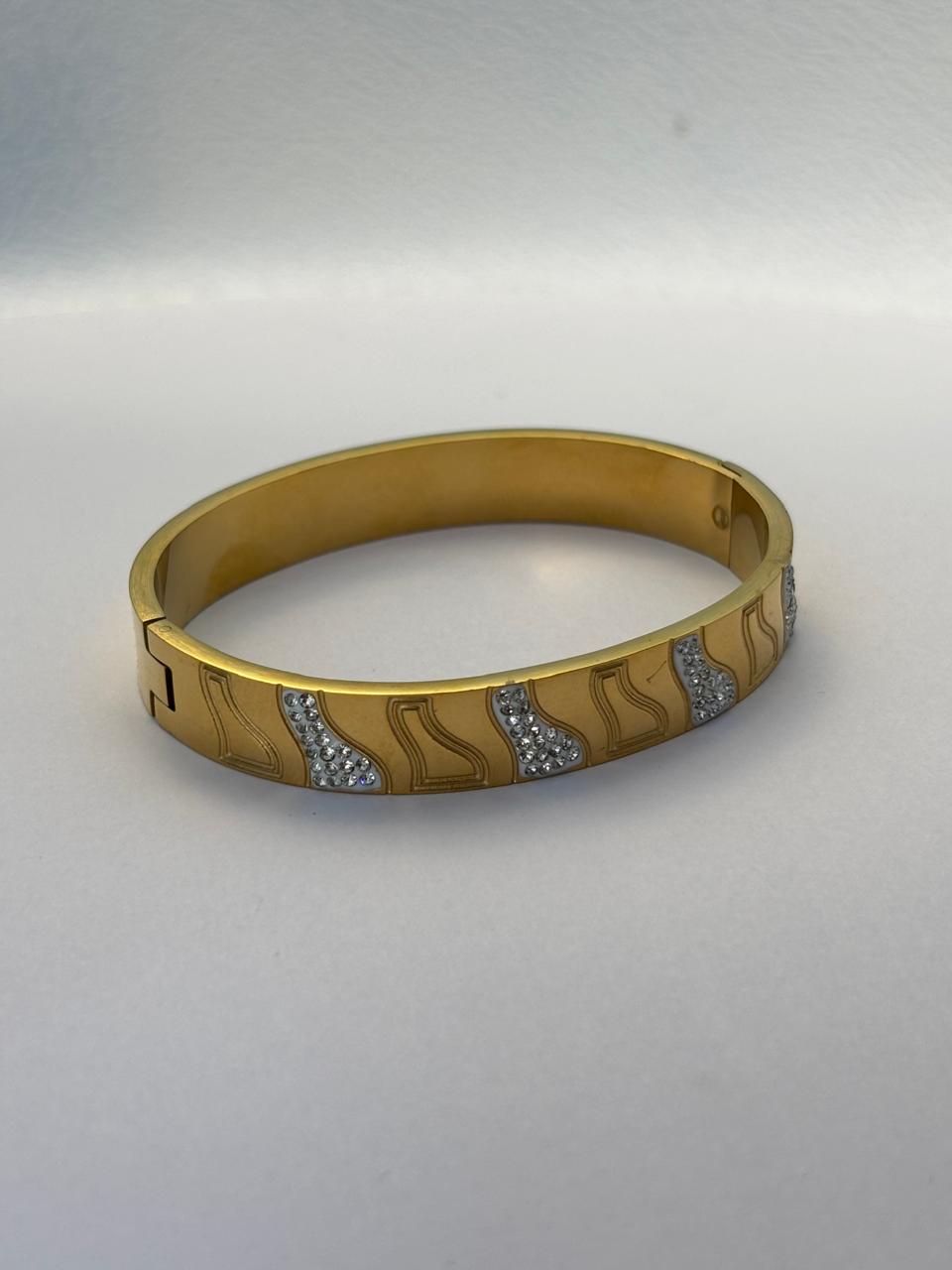 Modern Demi Fine 18K Gol Wave Design Crystal Bracelet BRC014