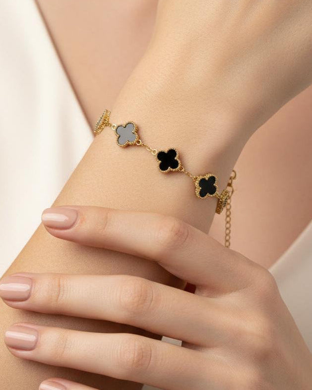Elegant Black Clover Gold Chain Bracelet BRC022