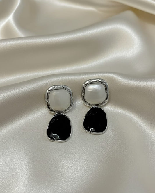 Classic Monochrome Pearl Drop Earrings DFE026