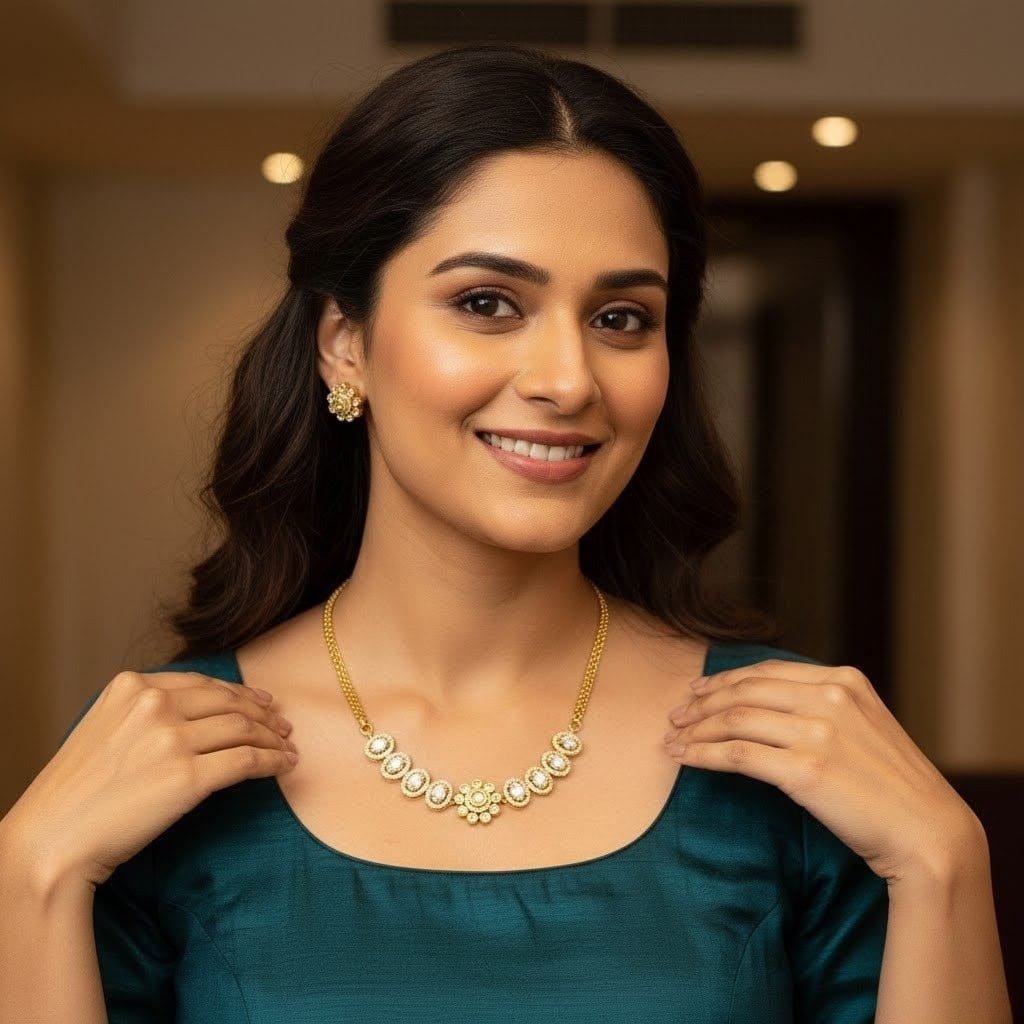 Gold-Plated Floral Necklace Set with White Stone Inlay and Oval Links VCT009