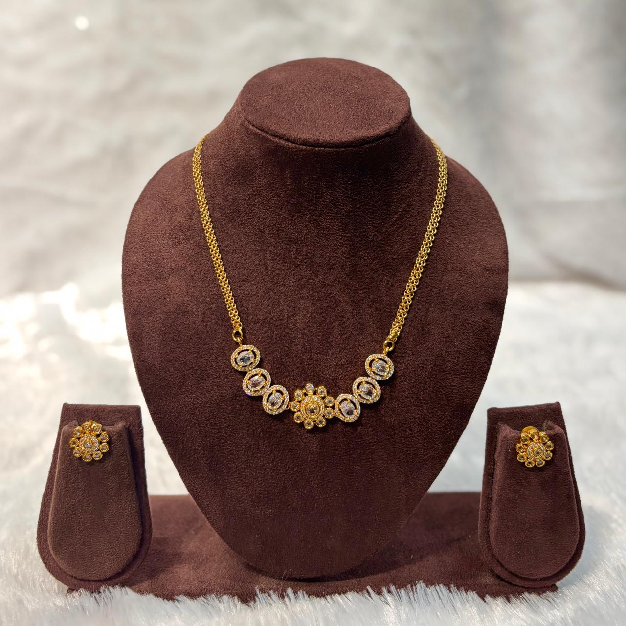 Gold-Plated Floral Necklace Set with White Stone Inlay and Oval Links VCT009
