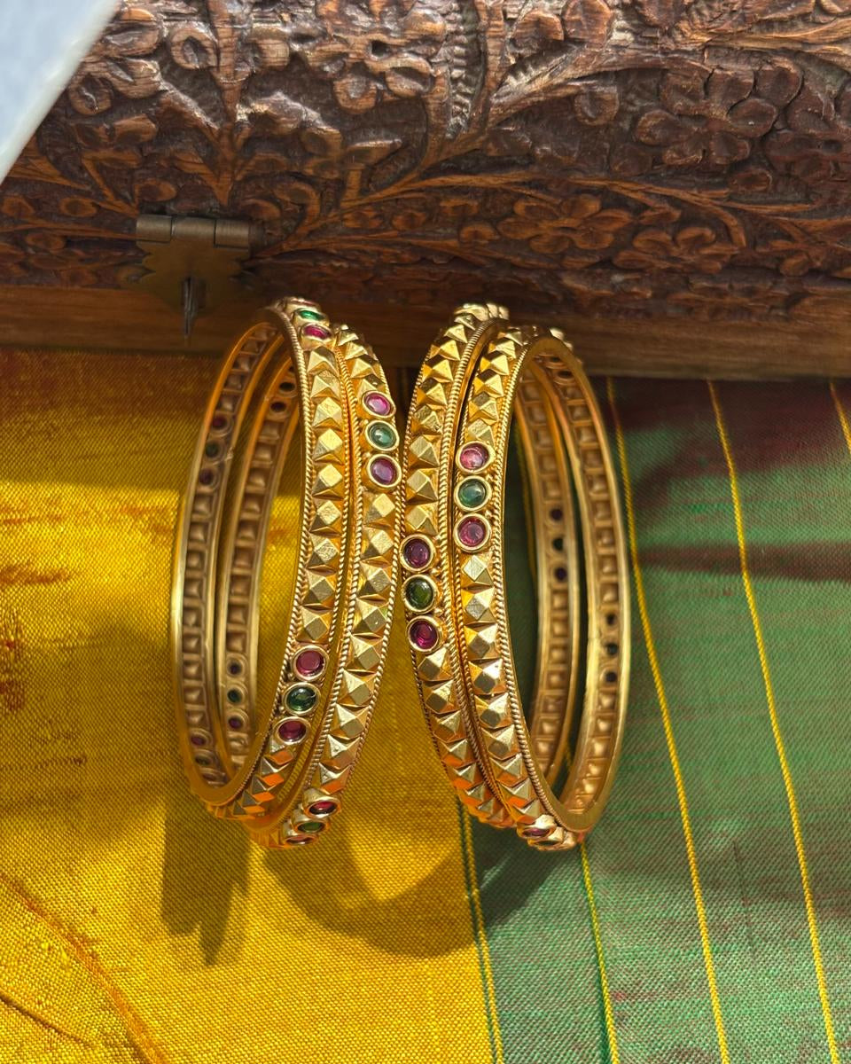 Astadisha Traditional 4 Bnagles Set BNG027