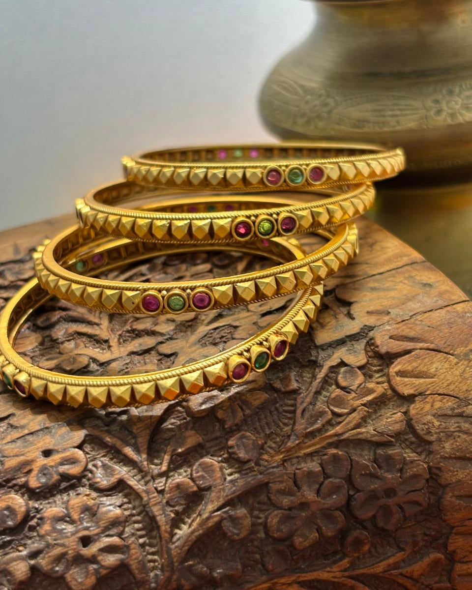 Astadisha Traditional 4 Bnagles Set BNG027