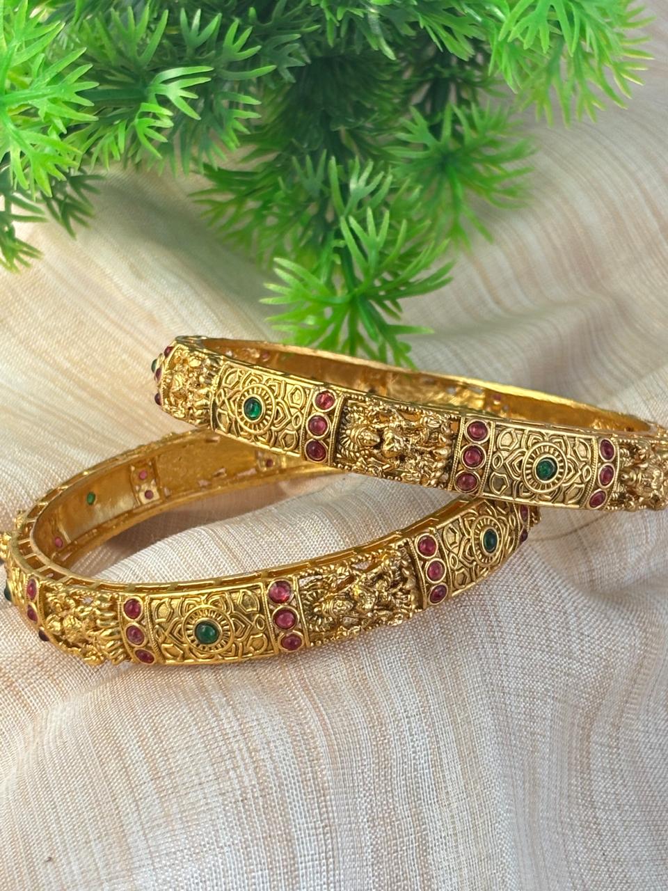 Classic Temple Bangles (Set of 2 piece) BNG023
