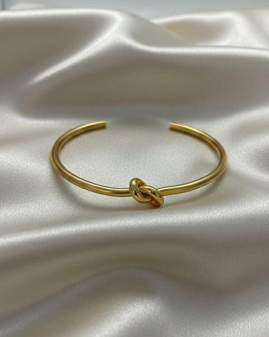 Classic Knot Design Gold Bracelet BRC018