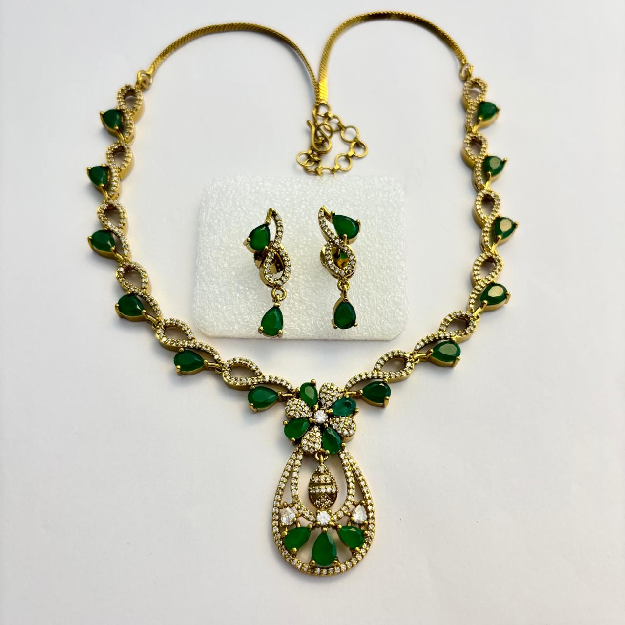Victorian Emerald Green Teardrop Floral Pendant Set VCT012