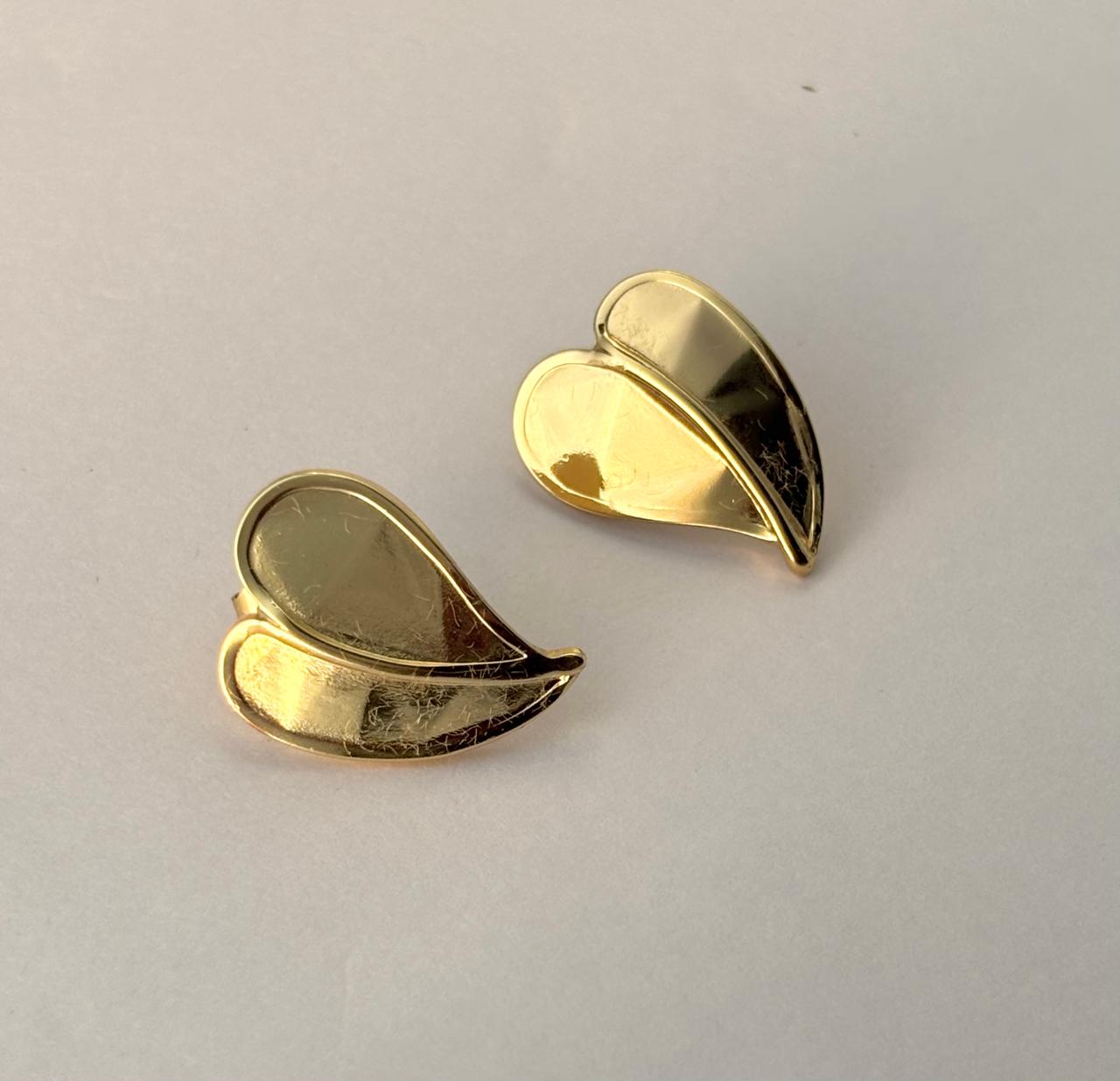 Classic 18K Gold Finish Leaf Curve Ear Studs DFE022